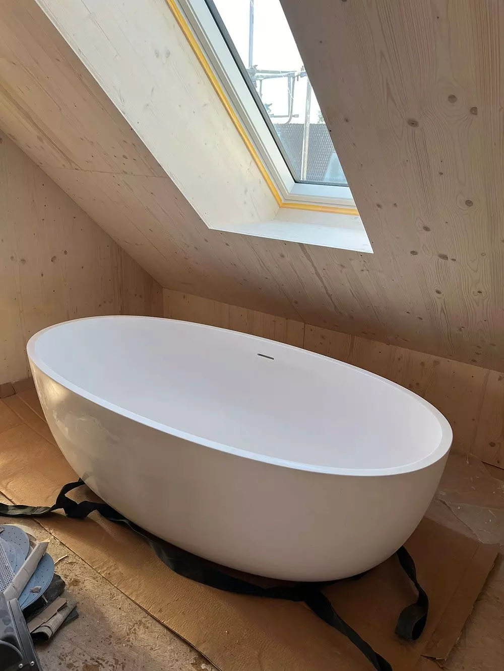 femtastics-wir-renovieren-eine-villa-badewanne