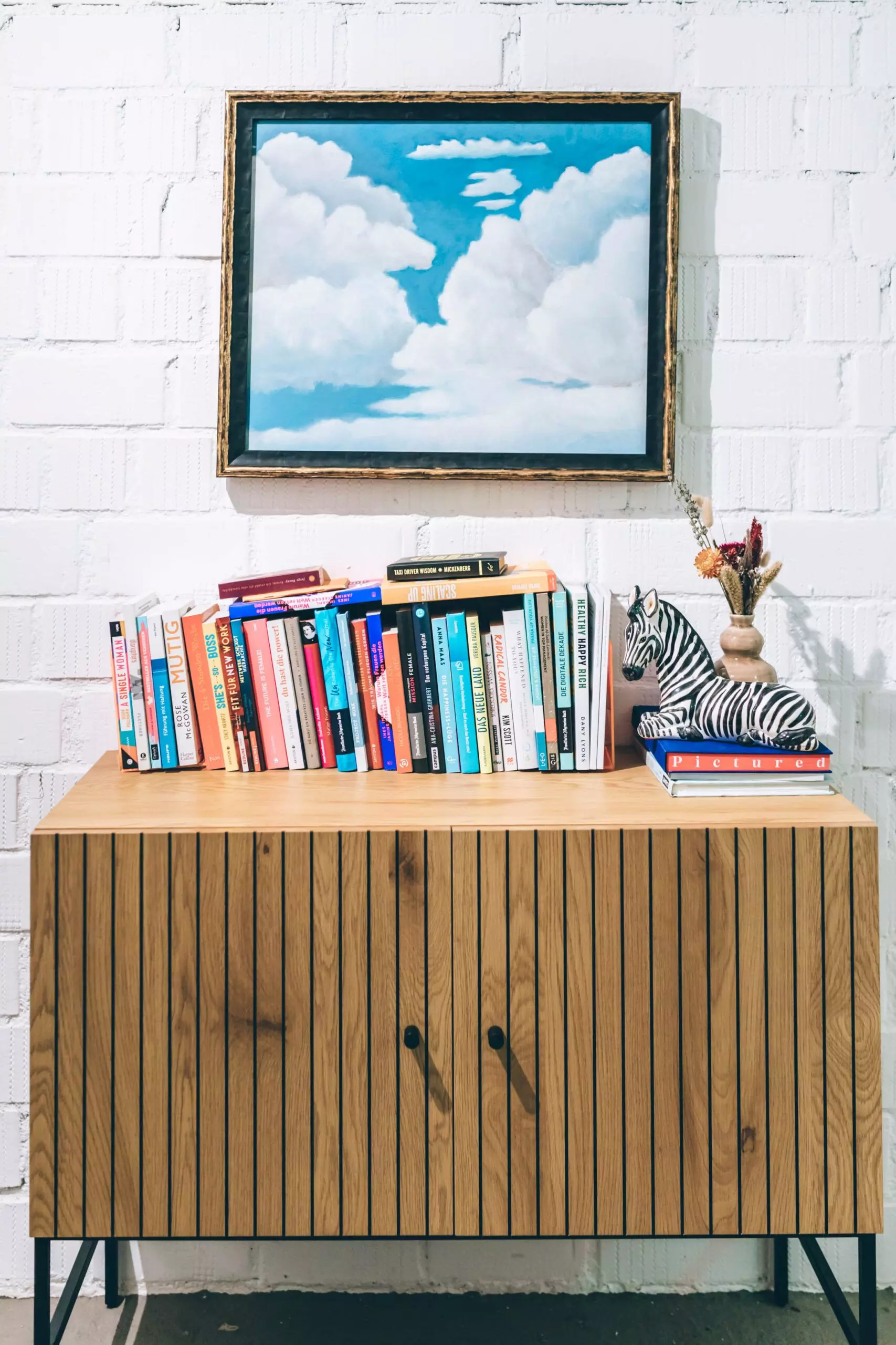 Highboard im Office von Melly Schütze von nushu - femtastics