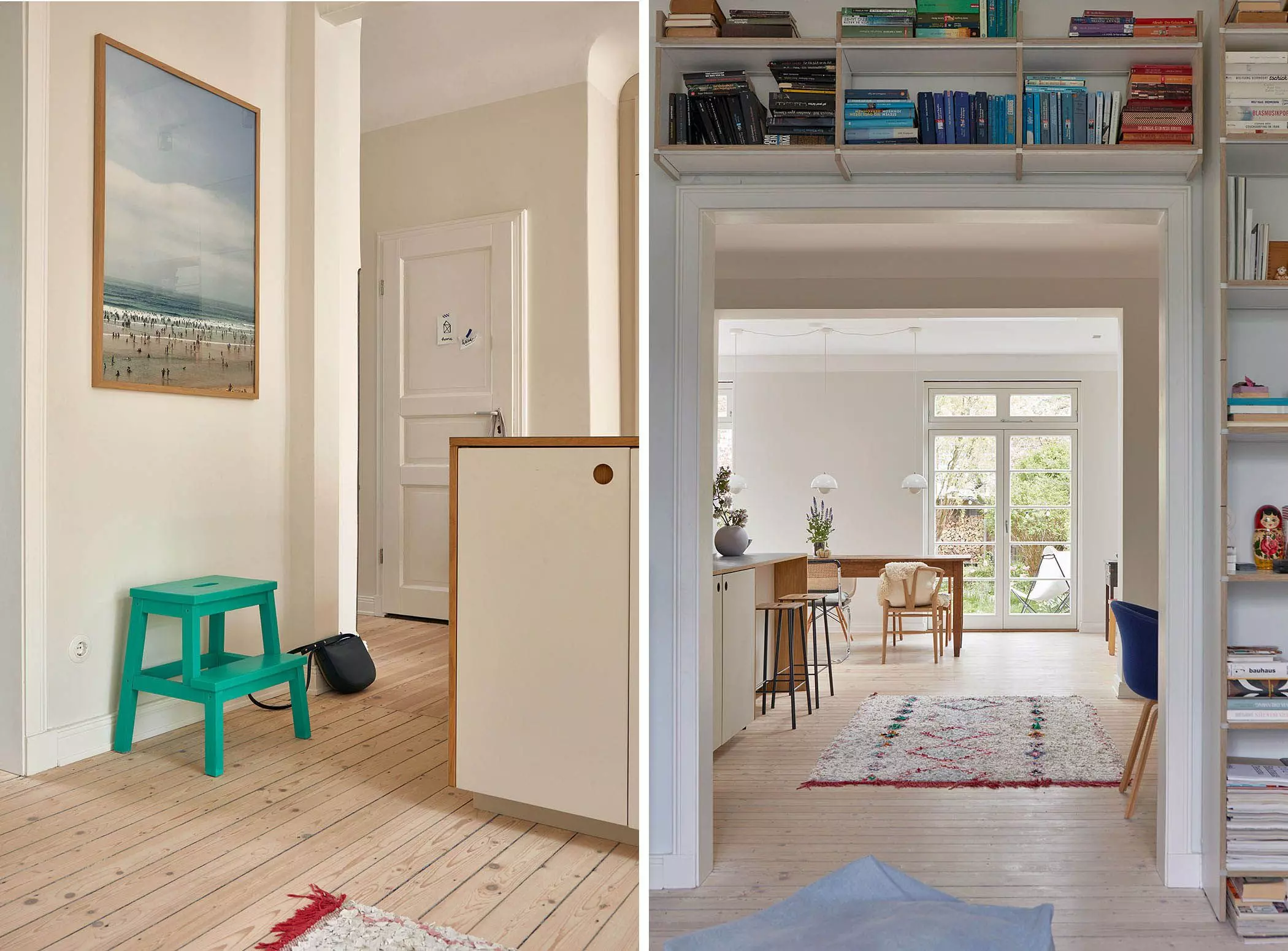 Kleiner, mintfarbener Tritt und Bücherregale im Haus von Susan Smollich - femtastics