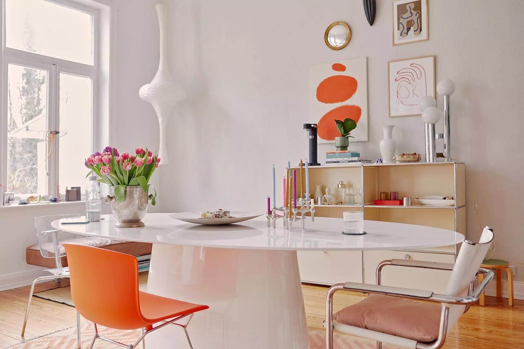 Esszimmer mit Designertisch und Vintage Lampen - femtastics