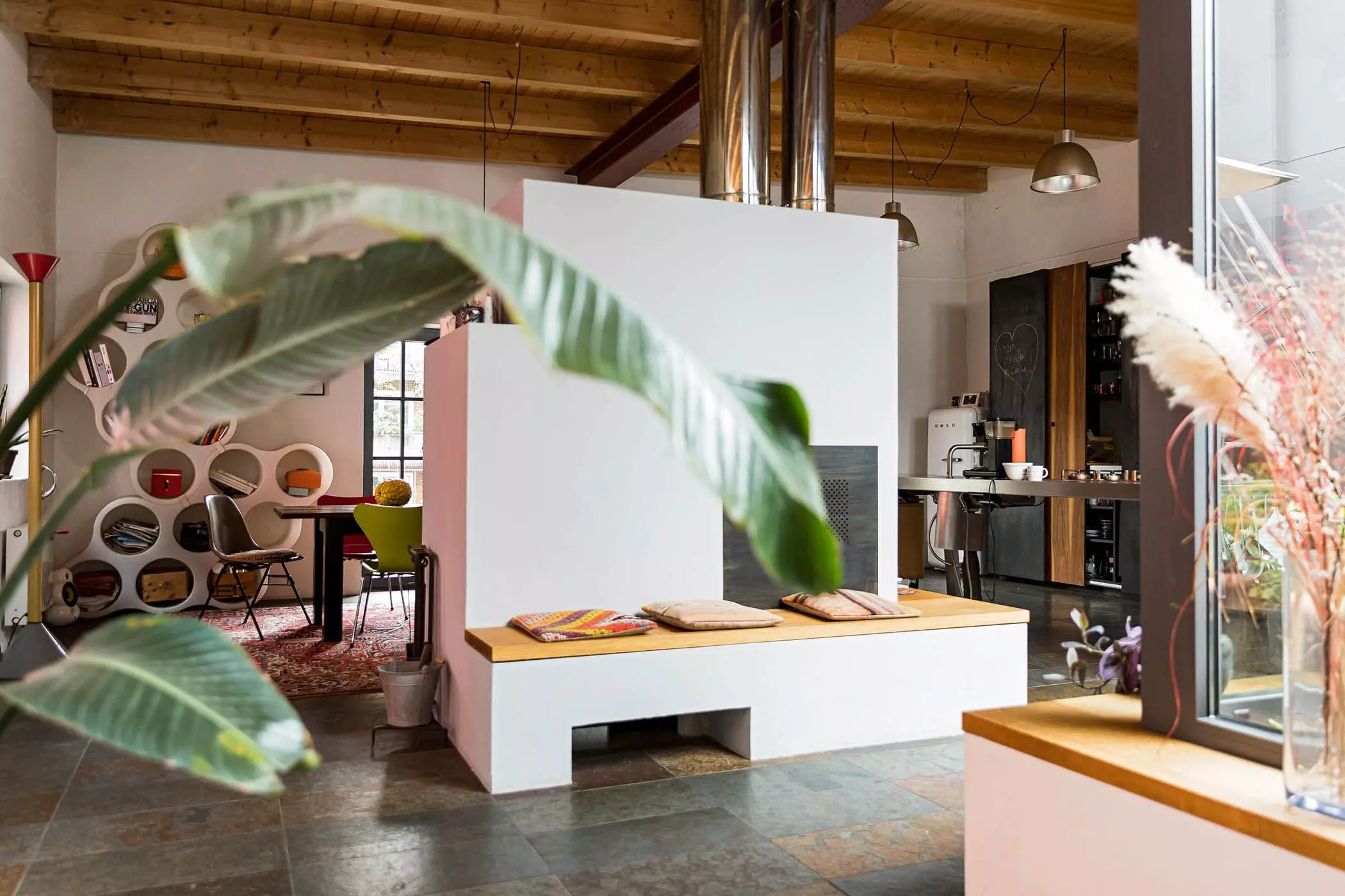 homtastics-Fabrikwohnung-Hamburg-Kamin