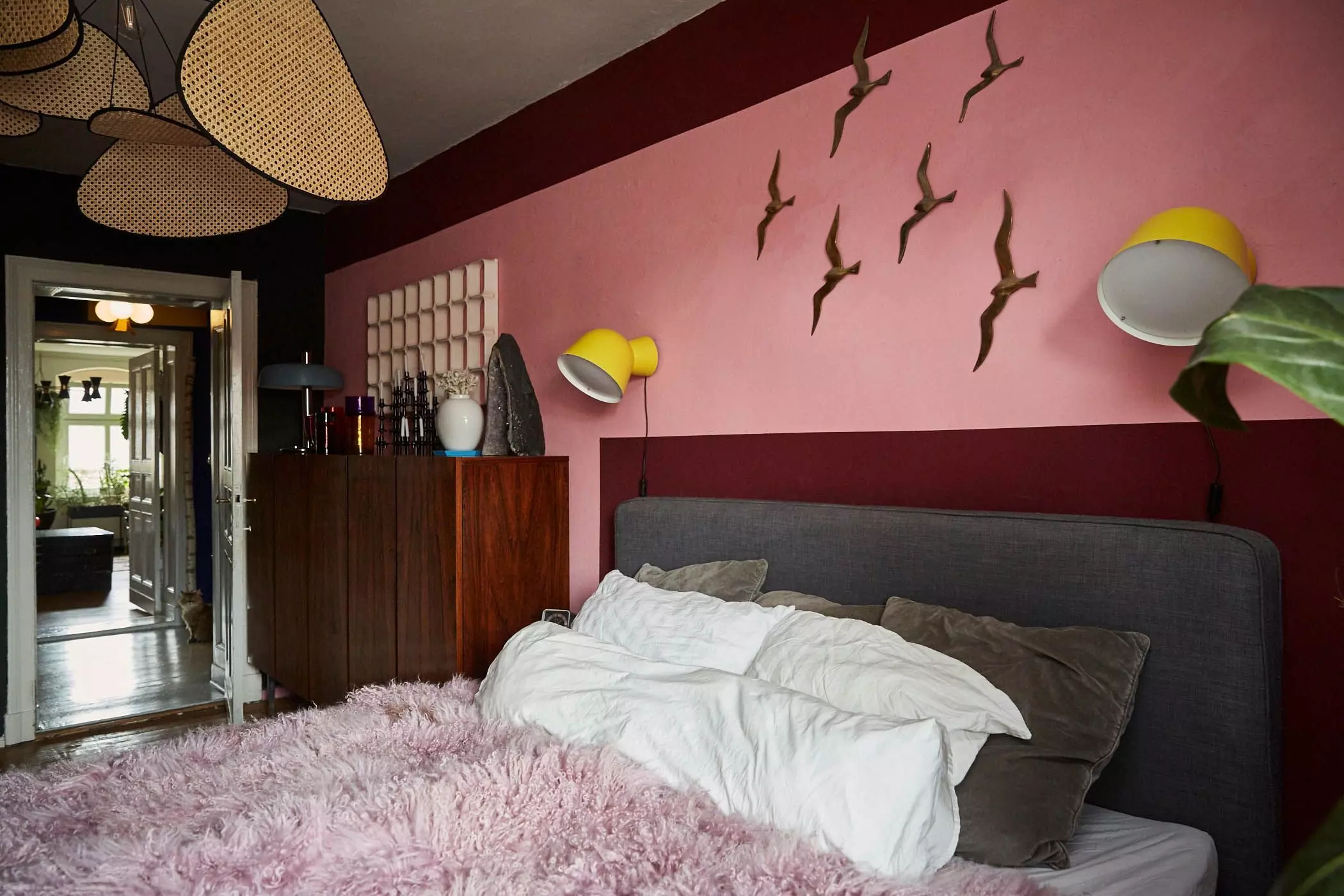 homtastics-Herr-Klar-Schlafzimmer-rosa-Wand