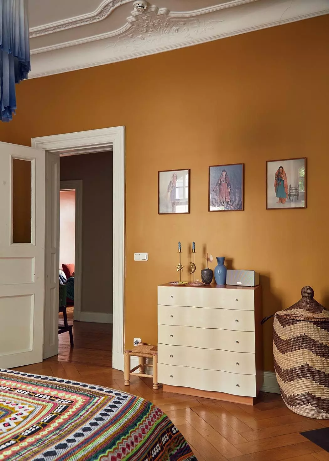 Schlafzimmer mit Stuckdecke | femtastics