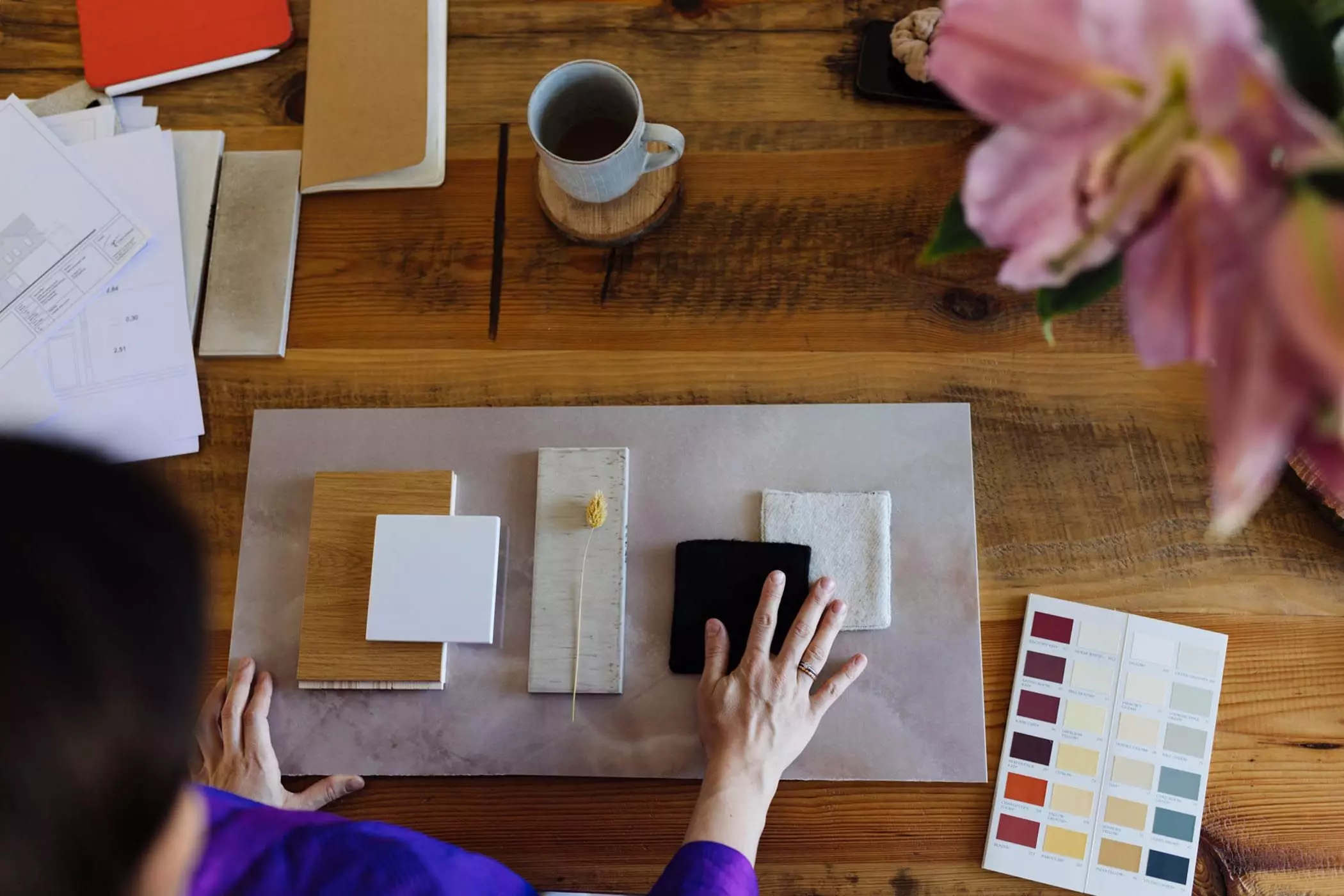 Autorin Büsra Qadir wählt Materialien für ihr Haus | femtastics