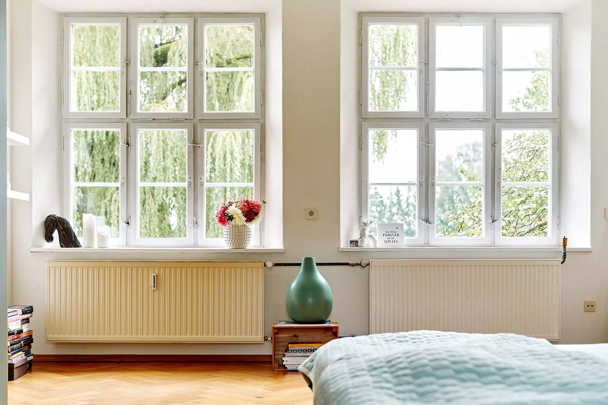 Große Fensterfront im Schlafzimmer - femtastics
