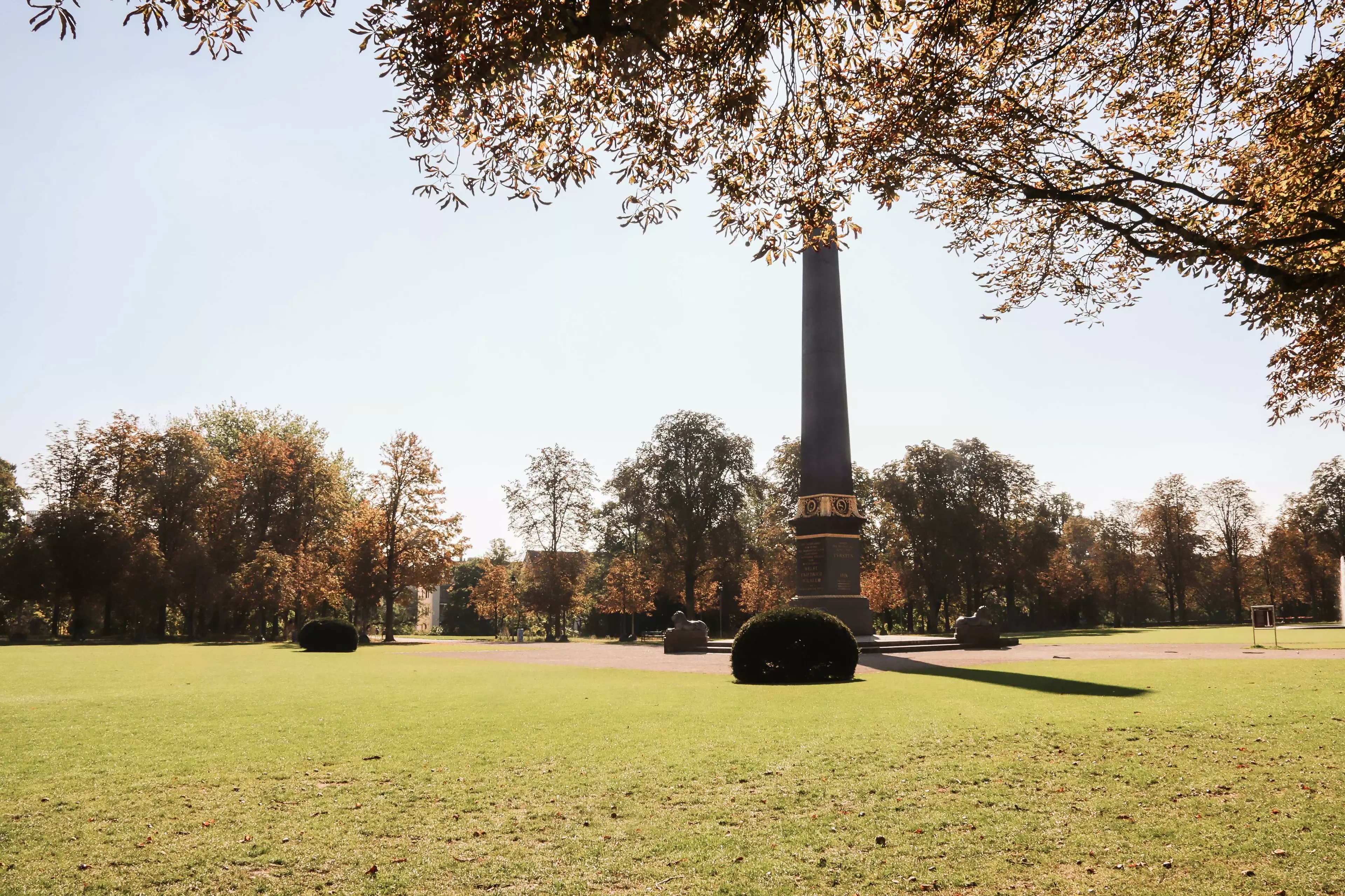 Der Obelisk am Löwenwall in Braunschweig.